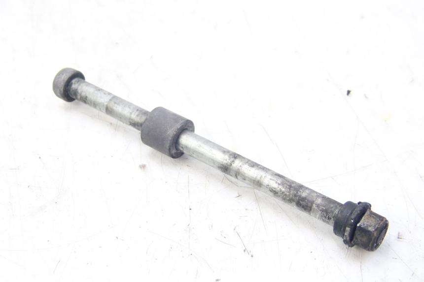 photo de REAR WHEEL AXLE YAMAHA SR 125 (1982 - 2003)