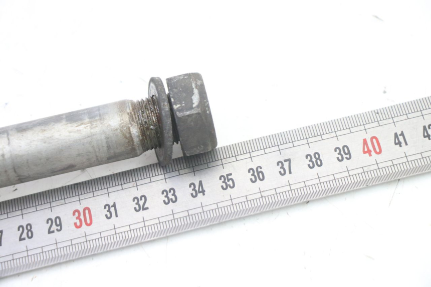 photo de REAR WHEEL AXLE HONDA ST PAN EUROPEAN 1300 (2002 - 2013)