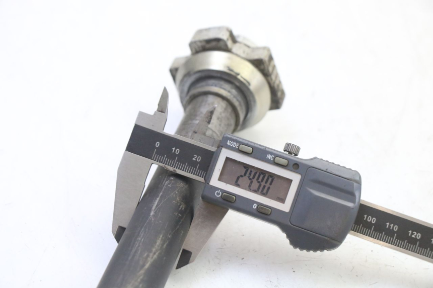 photo de REAR WHEEL AXLE KTM SUPERENDURO R 950 (2005 - 2009)