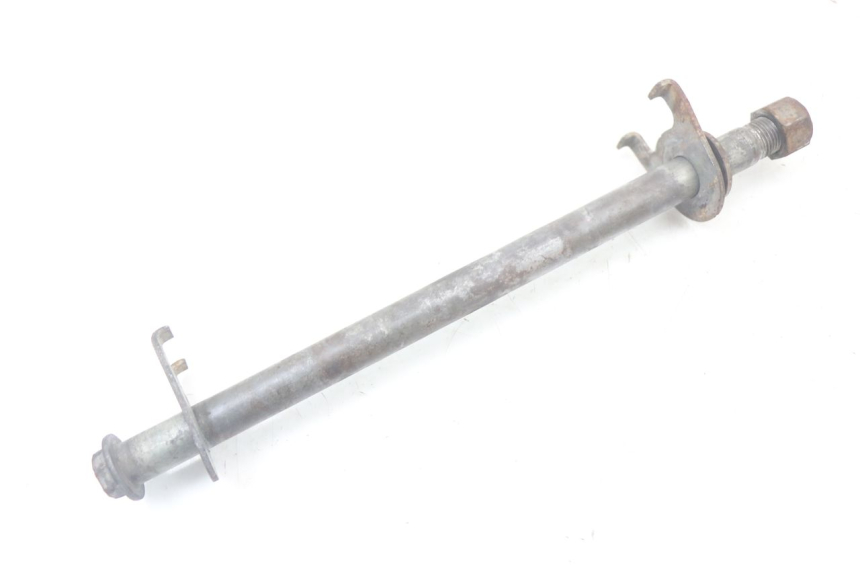 photo de REAR WHEEL AXLE SUZUKI GS F 500 (2004 - 2007)