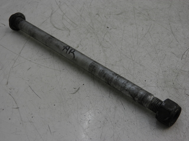 photo de REAR WHEEL AXLE SUZUKI TU X TUX VOLTY 125 (1999 - 2001)