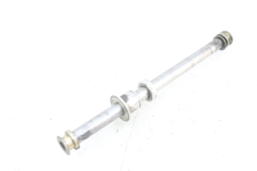 photo de REAR WHEEL AXLE TRIUMPH SPEED TRIPLE T301 900 (1994 - 1996)