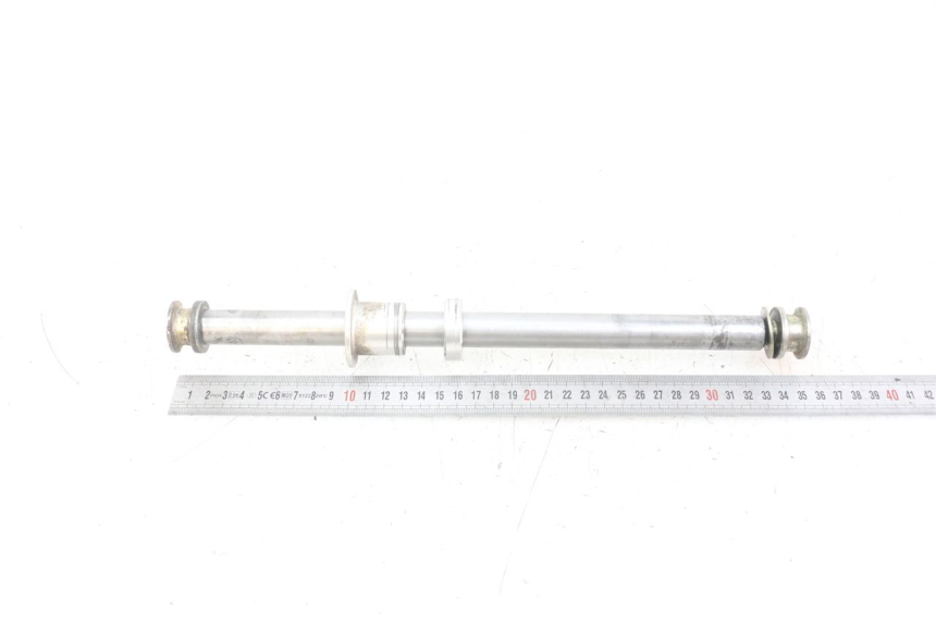 photo de REAR WHEEL AXLE TRIUMPH SPEED TRIPLE T301 900 (1994 - 1996)