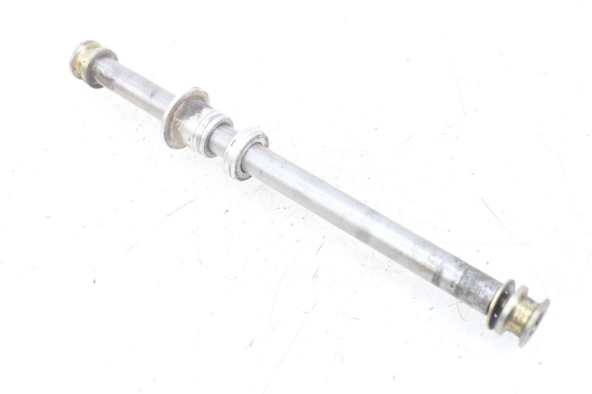 photo de REAR WHEEL AXLE TRIUMPH SPEED TRIPLE T301 900 (1994 - 1996)