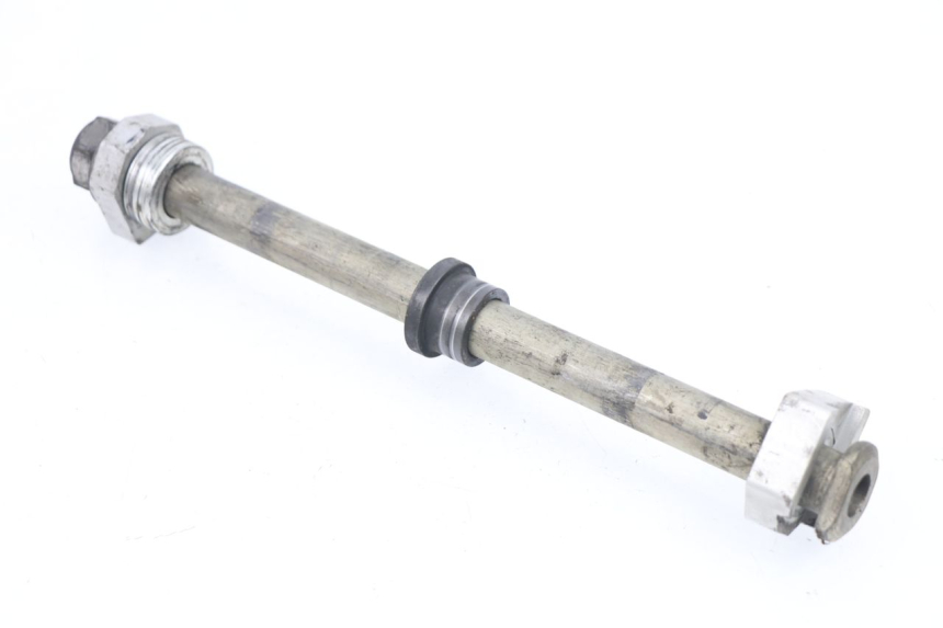 photo de REAR WHEEL AXLE TRIUMPH STREET TRIPLE 675 (2007 - 2012)