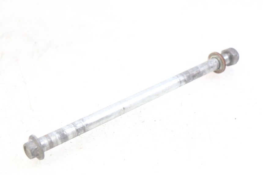 photo de REAR WHEEL AXLE DAELIM VL DAYSTAR 125 (2000 - 2011)