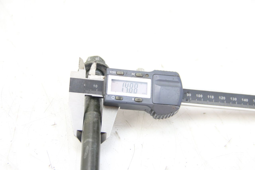 photo de REAR WHEEL AXLE SYM WOLF SB 125 (2011 - 2018)