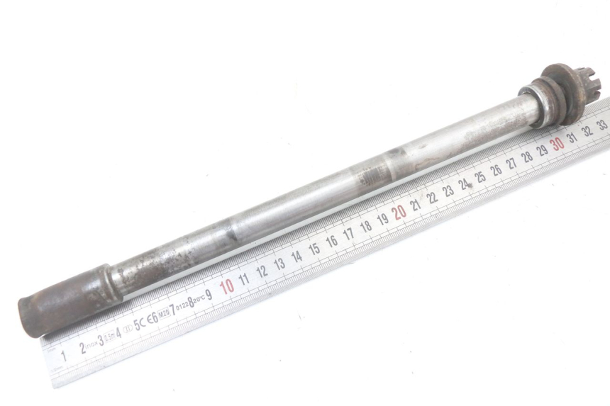 photo de REAR WHEEL AXLE YAMAHA XJ F 900 (1983 - 1994)