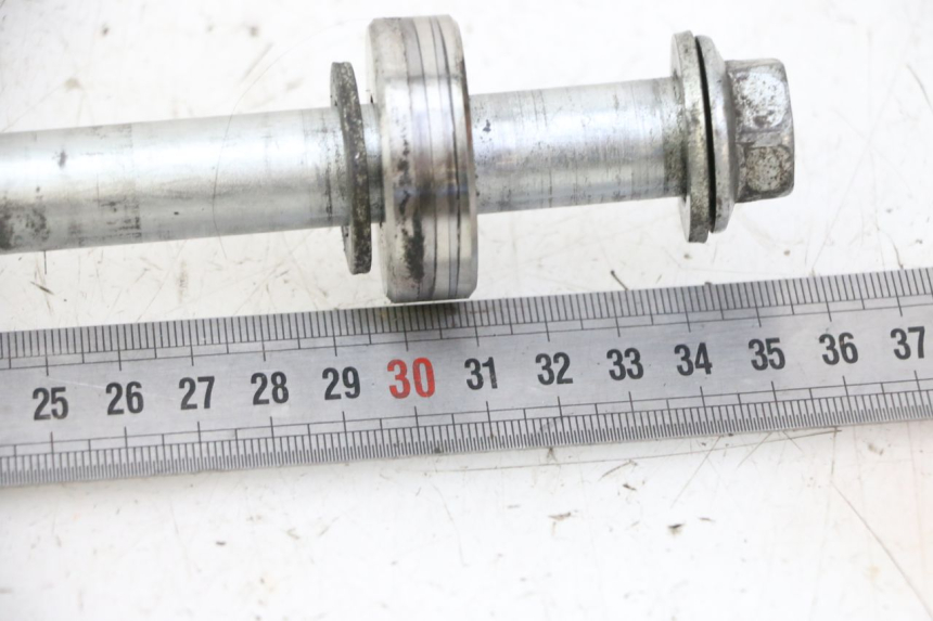 photo de REAR WHEEL AXLE YAMAHA XJ6 ABS 600 (2008 - 2016)