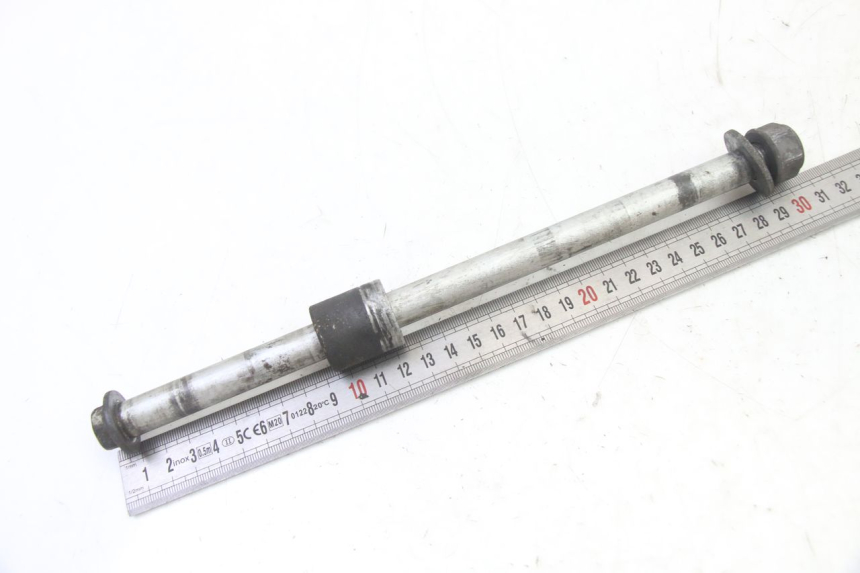 photo de REAR WHEEL AXLE HONDA XLV VARADERO 125 (2000 - 2006)