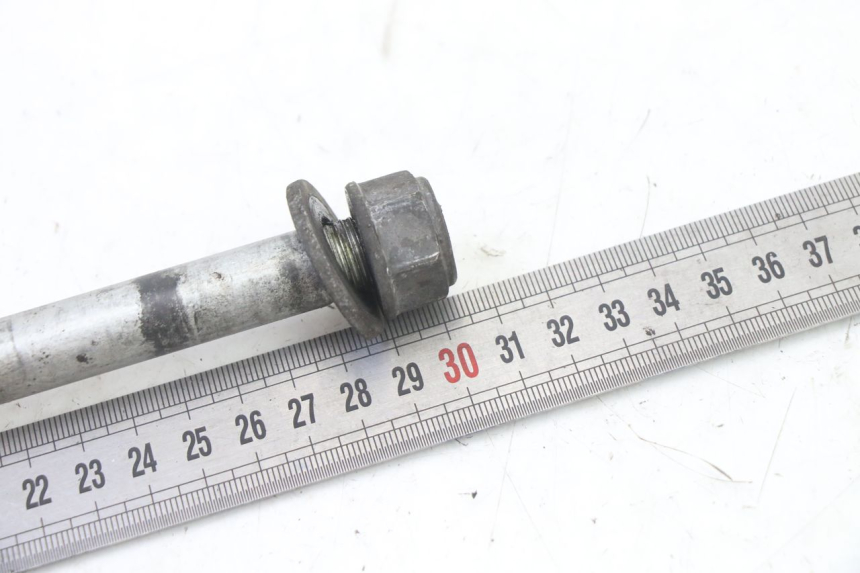 photo de REAR WHEEL AXLE HONDA XLV VARADERO 125 (2000 - 2006)