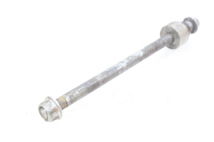 photo de REAR WHEEL AXLE HONDA XR 70 (1997 - 2003)
