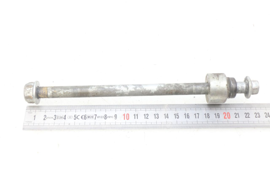 photo de REAR WHEEL AXLE HONDA XR 70 (1997 - 2003)