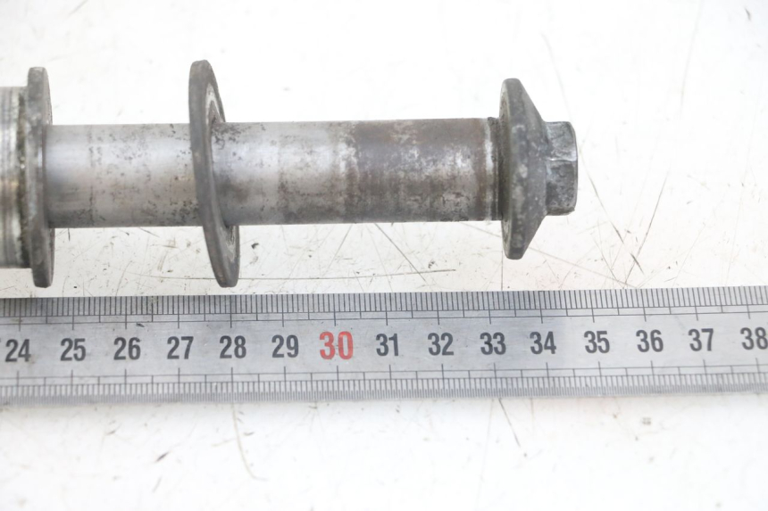 photo de REAR WHEEL AXLE YAMAHA FJ 3CX 1200 (1986 - 1996)