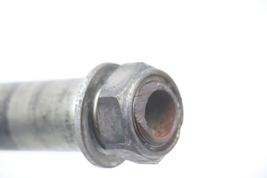 photo de REAR WHEEL AXLE YAMAHA FZ6 FAZER S2 600 (2007 - 2011)