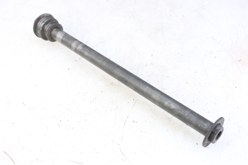 photo de REAR WHEEL AXLE YAMAHA FZS FAZER 600 (2001 - 2003)