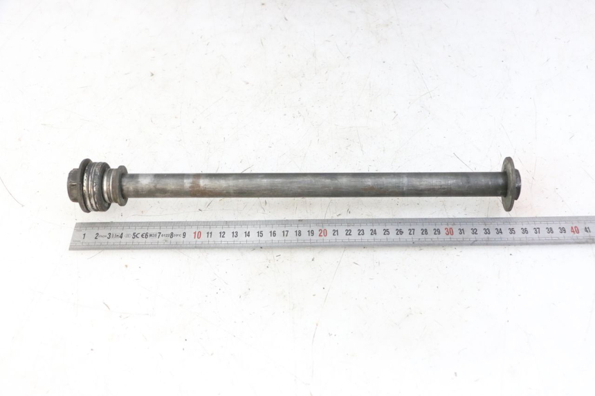 photo de REAR WHEEL AXLE YAMAHA FZS FAZER 600 (2001 - 2003)