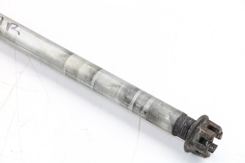 photo de REAR WHEEL AXLE YAMAHA FZX FAZER 750 (1987 - 1998)