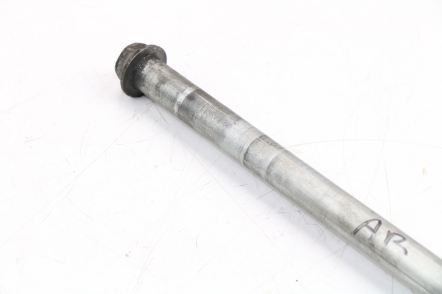 photo de REAR WHEEL AXLE YAMAHA FZX FAZER 750 (1987 - 1998)