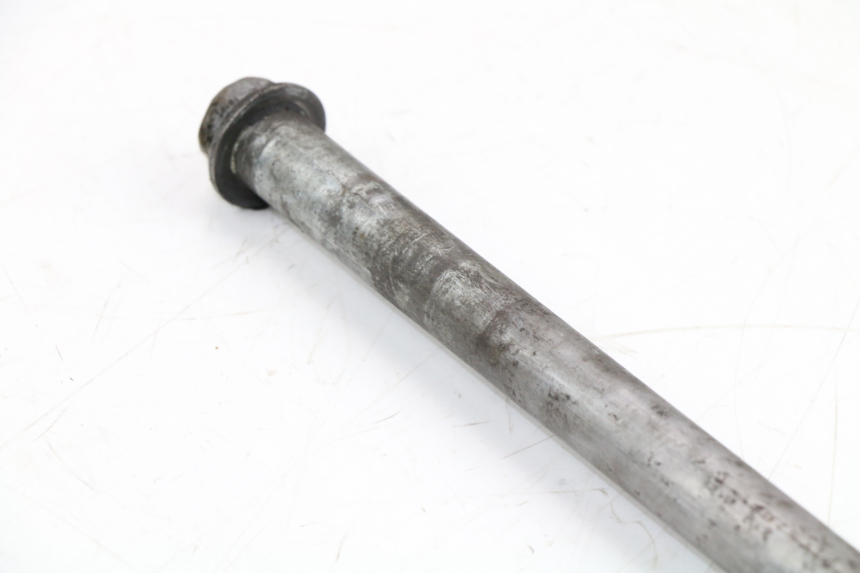 photo de REAR WHEEL AXLE YAMAHA FZX FAZER 750 (1987 - 1998)