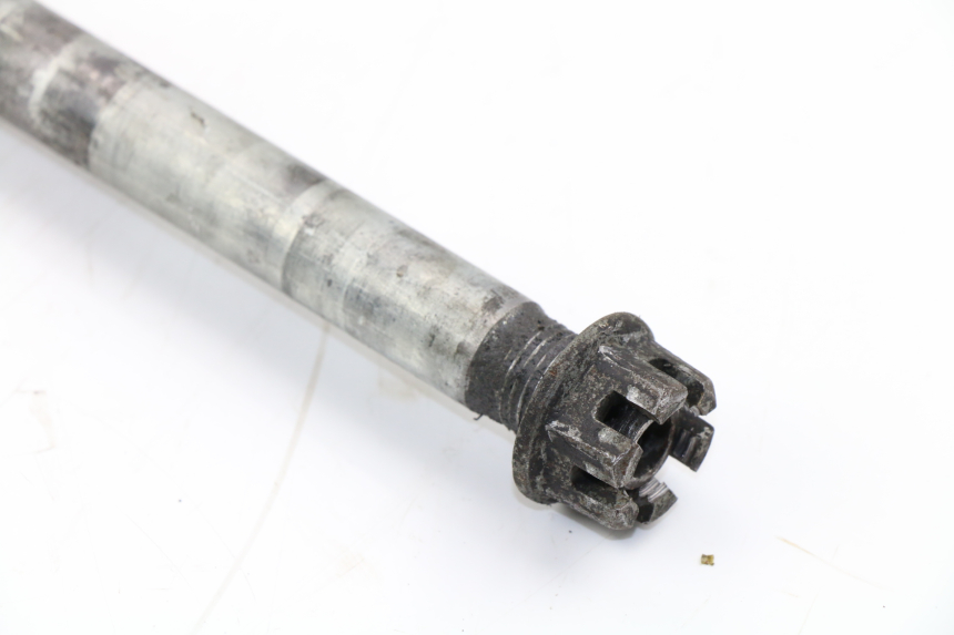 photo de REAR WHEEL AXLE YAMAHA FZX FAZER 750 (1987 - 1998)