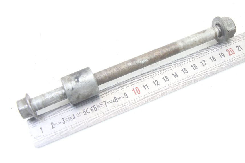 photo de REAR WHEEL AXLE YAMAHA PW 80 (1983 - 2014)