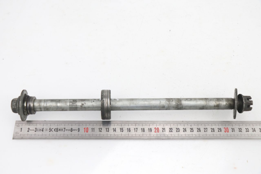 photo de REAR WHEEL AXLE YAMAHA TDM 3VD 850 (1991 - 1995)
