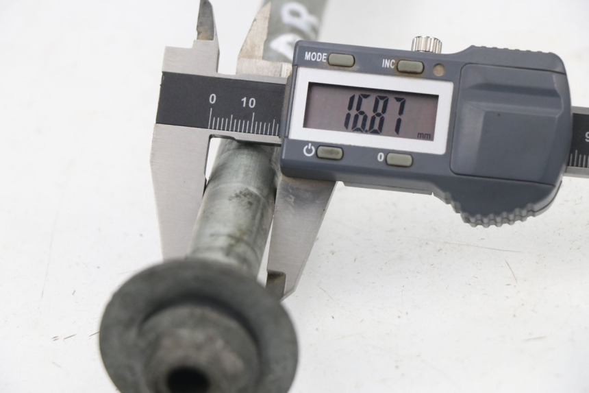 photo de REAR WHEEL AXLE YAMAHA TDM 3VD 850 (1991 - 1995)