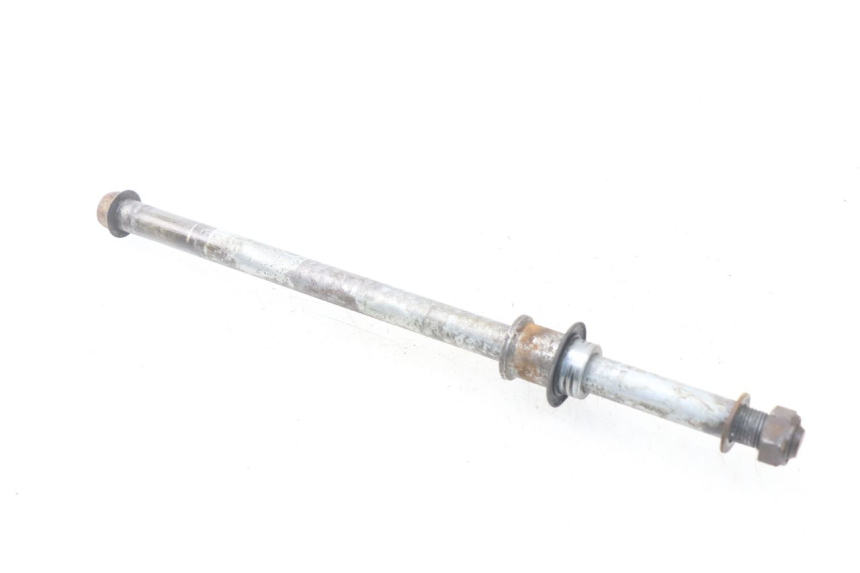 photo de REAR WHEEL AXLE YAMAHA TW 125 (1998 - 2002)