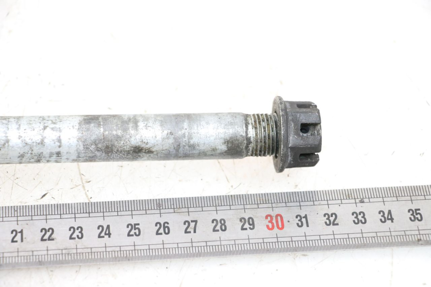 photo de REAR WHEEL AXLE YAMAHA XJ600 XJ DIVERSION 600 (1992 - 1997)