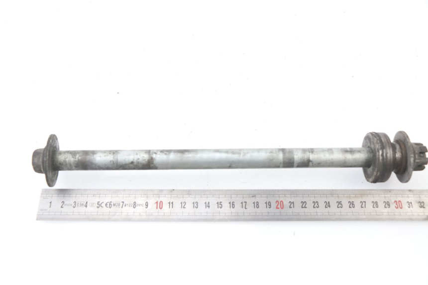 photo de REAR WHEEL AXLE YAMAHA XJN XJ N DIVERSION 600 (1994 - 1997)