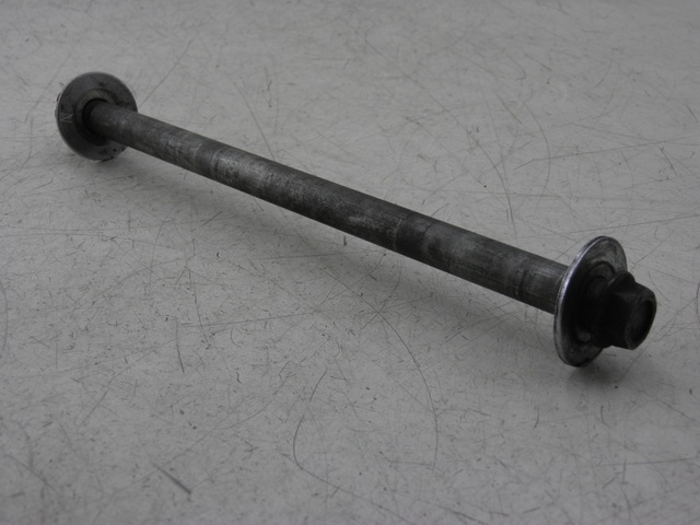 photo de REAR WHEEL AXLE YAMAHA XJS DIVERSION 600 (2000 - 2003)