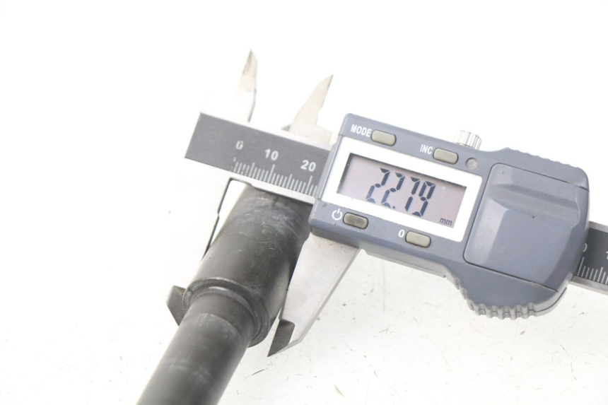 photo de REAR WHEEL AXLE YAMAHA XP T-MAX TMAX ABS 500 (2004 - 2007)