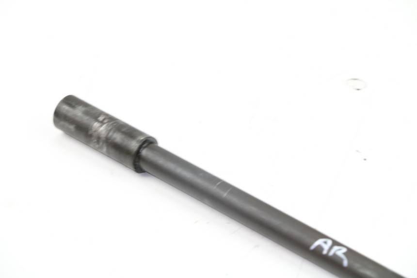 photo de REAR WHEEL AXLE YAMAHA XP T-MAX TMAX ABS 500 (2000 - 2003)