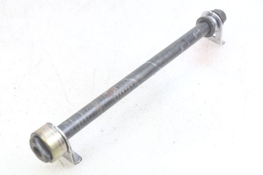 photo de REAR WHEEL AXLE YAMAHA YZF R THUNDERCAT 600 (1996 - 2003)