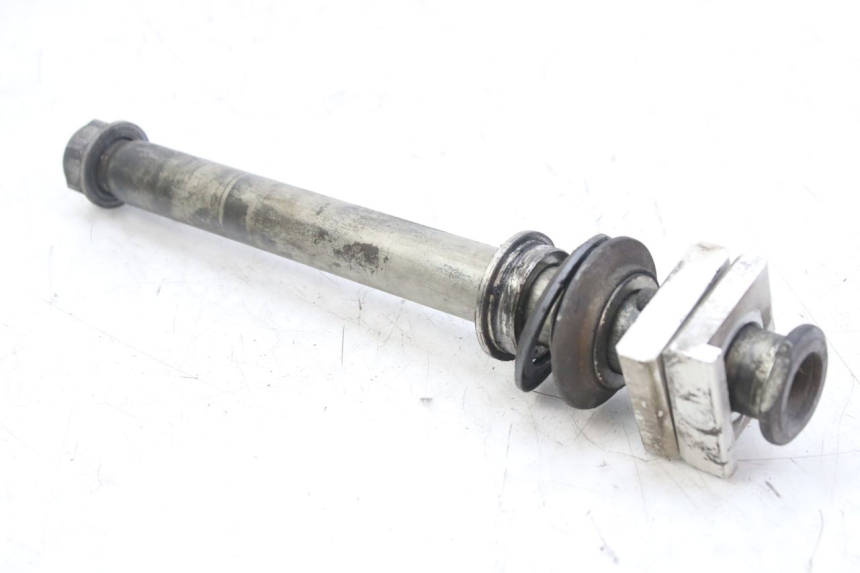 photo de REAR WHEEL AXLE YAMAHA YZF R1 1000 (2007 - 2008)