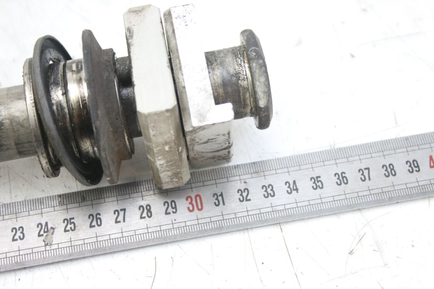 photo de REAR WHEEL AXLE YAMAHA YZF R1 1000 (2007 - 2008)