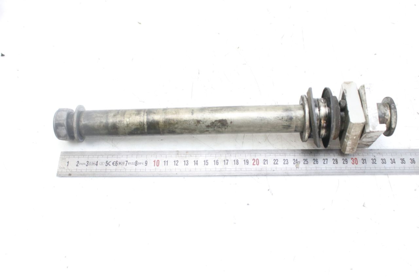 photo de REAR WHEEL AXLE YAMAHA YZF R1 1000 (2007 - 2008)