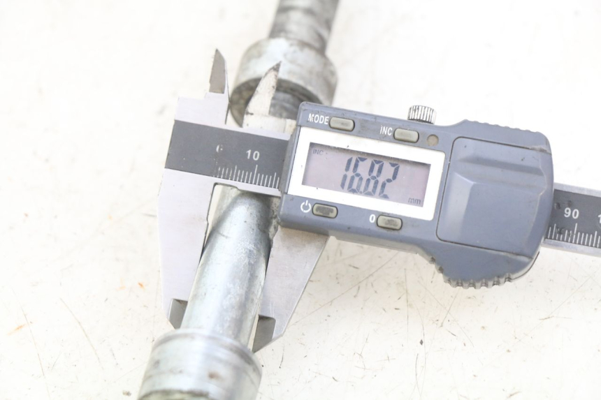 photo de REAR WHEEL AXLE YAMASAKI RAPTOR 50 (2013 - 2018)
