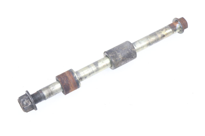 photo de REAR WHEEL AXLE YAMAHA YBR 125 (2004 - 2006)