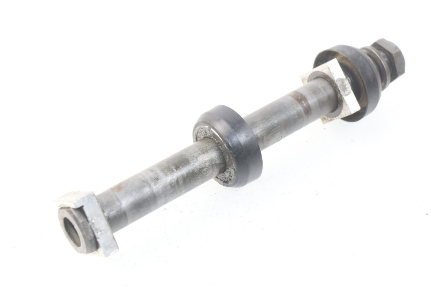 photo de REAR WHEEL AXLE YAMAHA YZ-F YZF 250 (2014 - 2018)