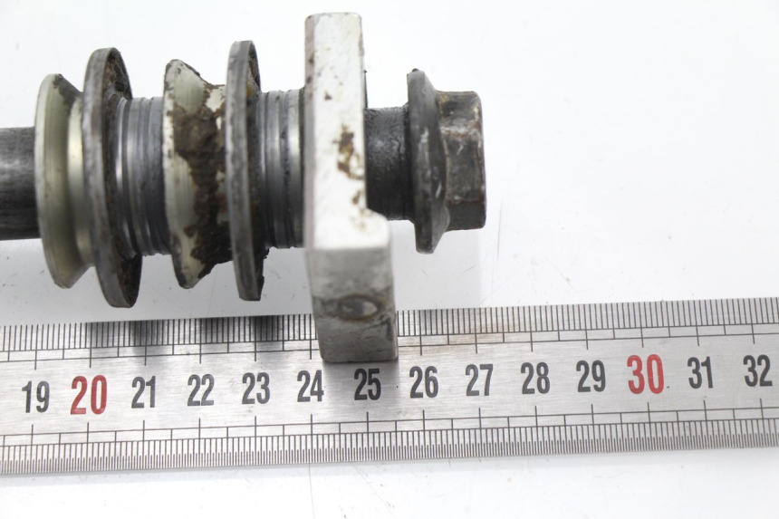 photo de REAR WHEEL AXLE YAMAHA YZ 125 (1994 - 1997) - Zoom on usage condition