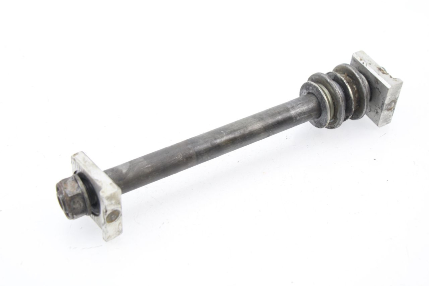 photo de REAR WHEEL AXLE YAMAHA YZ 125 (1994 - 1997) - Technical close-up