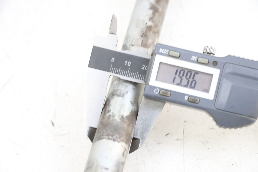 photo de REAR WHEEL AXLE KAWASAKI ZR 7 750 (1999 - 2001) - Component detail