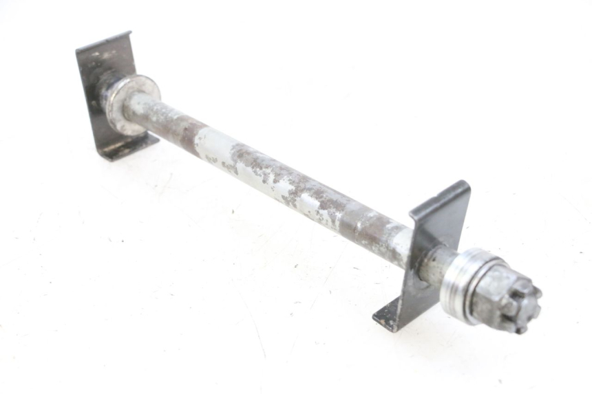 photo de REAR WHEEL AXLE KAWASAKI ZR 7 750 (1999 - 2001) - Fixing points details