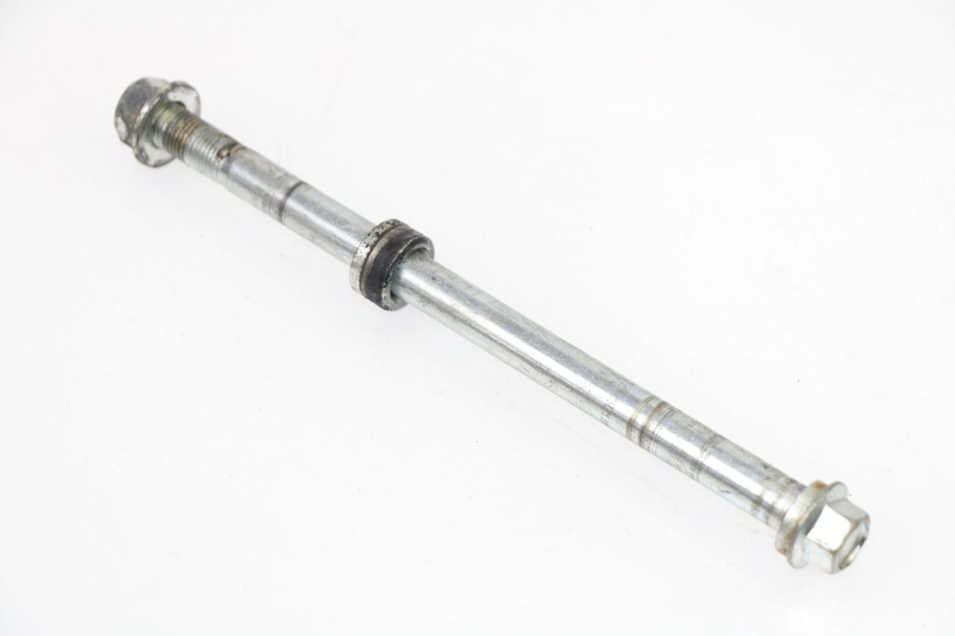 photo de FRONT WHEEL AXLE BAOTIAN TRAVEL SPIRIT 50 (2010 - 2012)