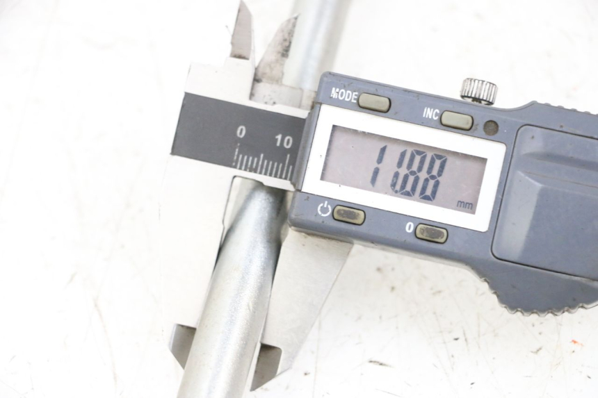 photo de FRONT WHEEL AXLE MAG POWER BOMBERS 4T 50 (2016 - 2026) - Component detail