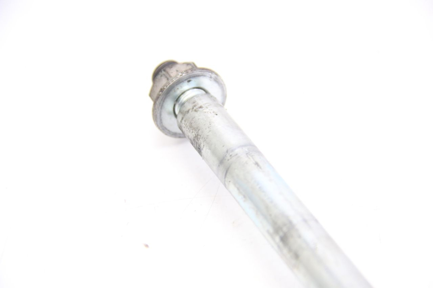 photo de FRONT WHEEL AXLE DERBI BOULEVARD 50 (2009 - 2006)