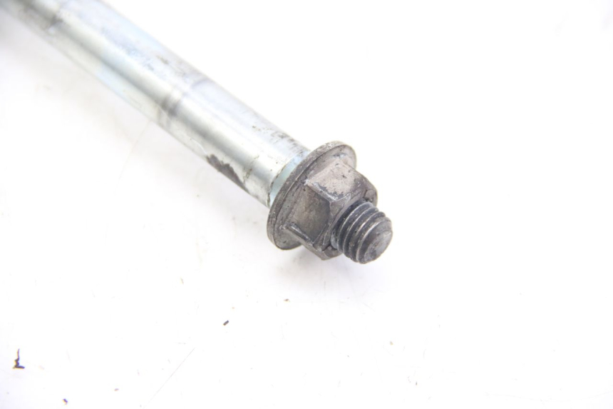photo de FRONT WHEEL AXLE DERBI BOULEVARD 50 (2009 - 2006)