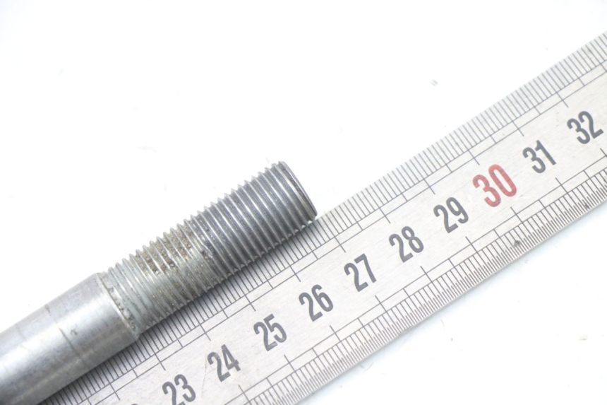 photo de FRONT WHEEL AXLE APRILIA CLASSIC 125 (1995 - 2001)